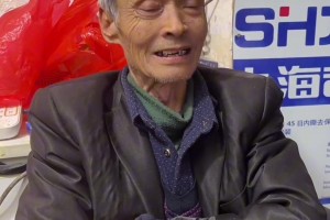 此前中国女篮加时胜巴西 巴西在中圈投进匪夷所思绝平三分😲